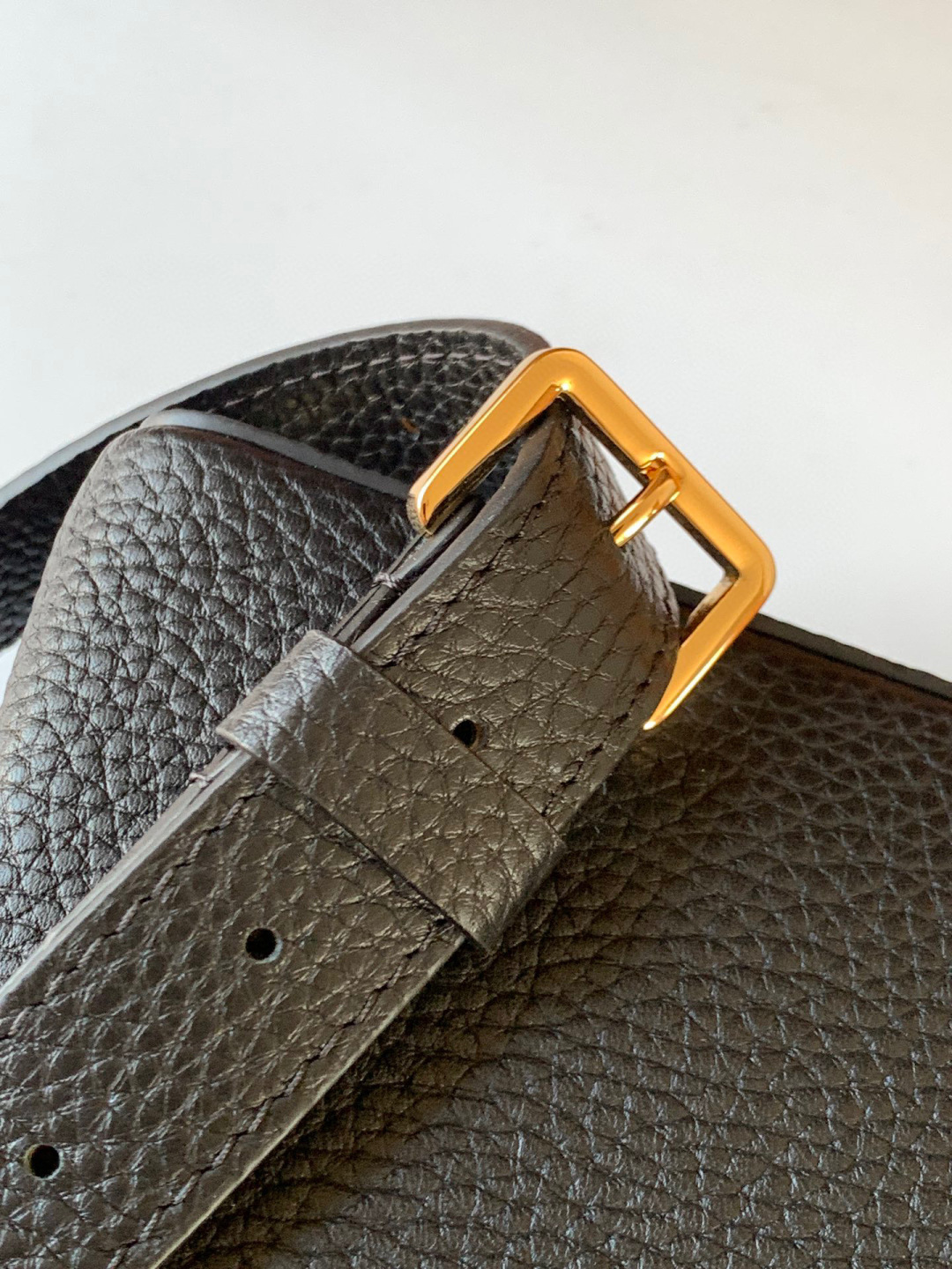 Louis Vuitton 全钢 M11341黑色金 本款Capucines迷你手袋出自Flower Crown系列