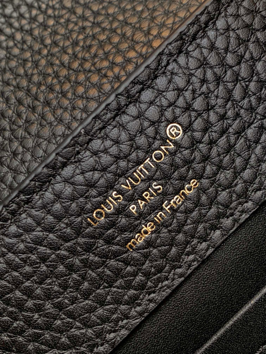 Louis Vuitton 全钢 M11341黑色金 本款Capucines迷你手袋出自Flower Crown系列