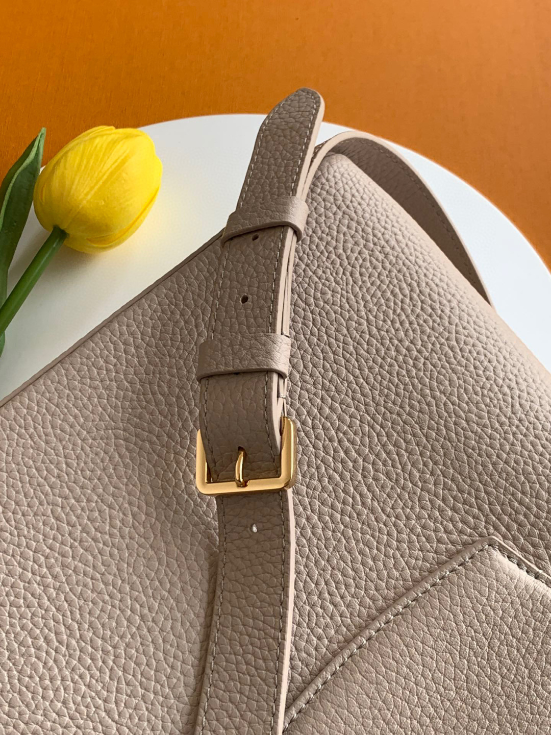 Louis Vuitton 全钢 M25404 灰紫金 本款Capucines BB手袋取材 Taurillon 牛皮革