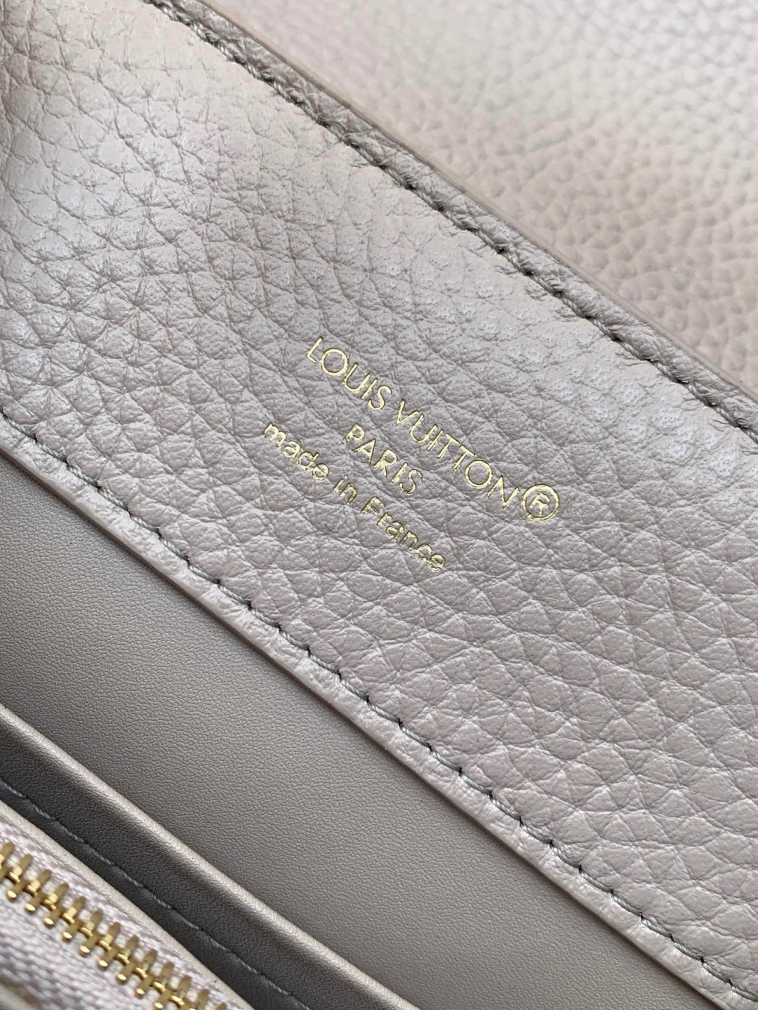 Louis Vuitton 全钢 M25404 灰紫金 本款Capucines BB手袋取材 Taurillon 牛皮革