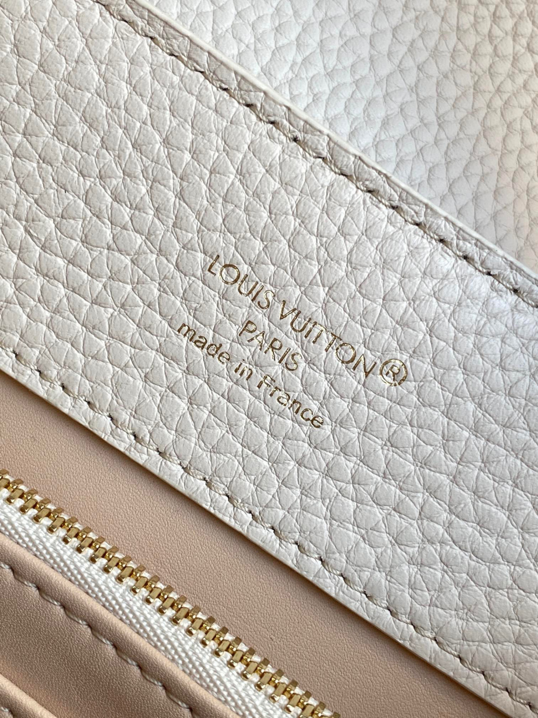 Louis Vuitton 全钢 M25404 珍珠白金 本款Capucines BB手袋取材 Taurillon 牛皮革