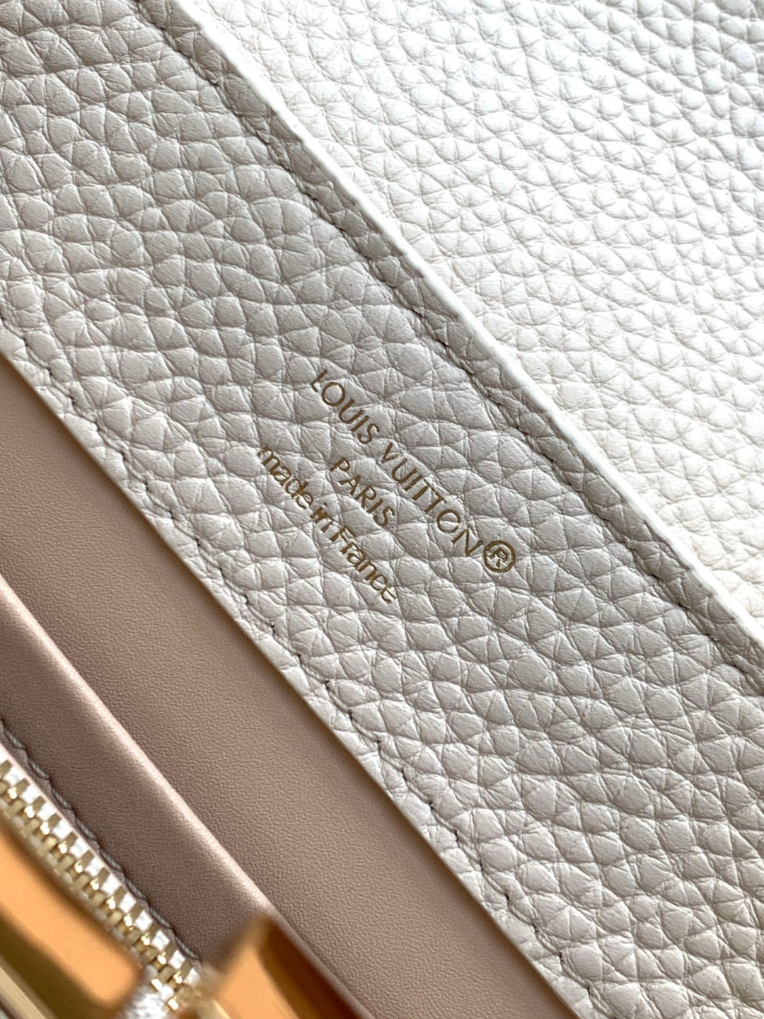 Louis Vuitton 全钢 M11341珍珠白金 本款Capucines迷你手袋出自Flower Crown系列