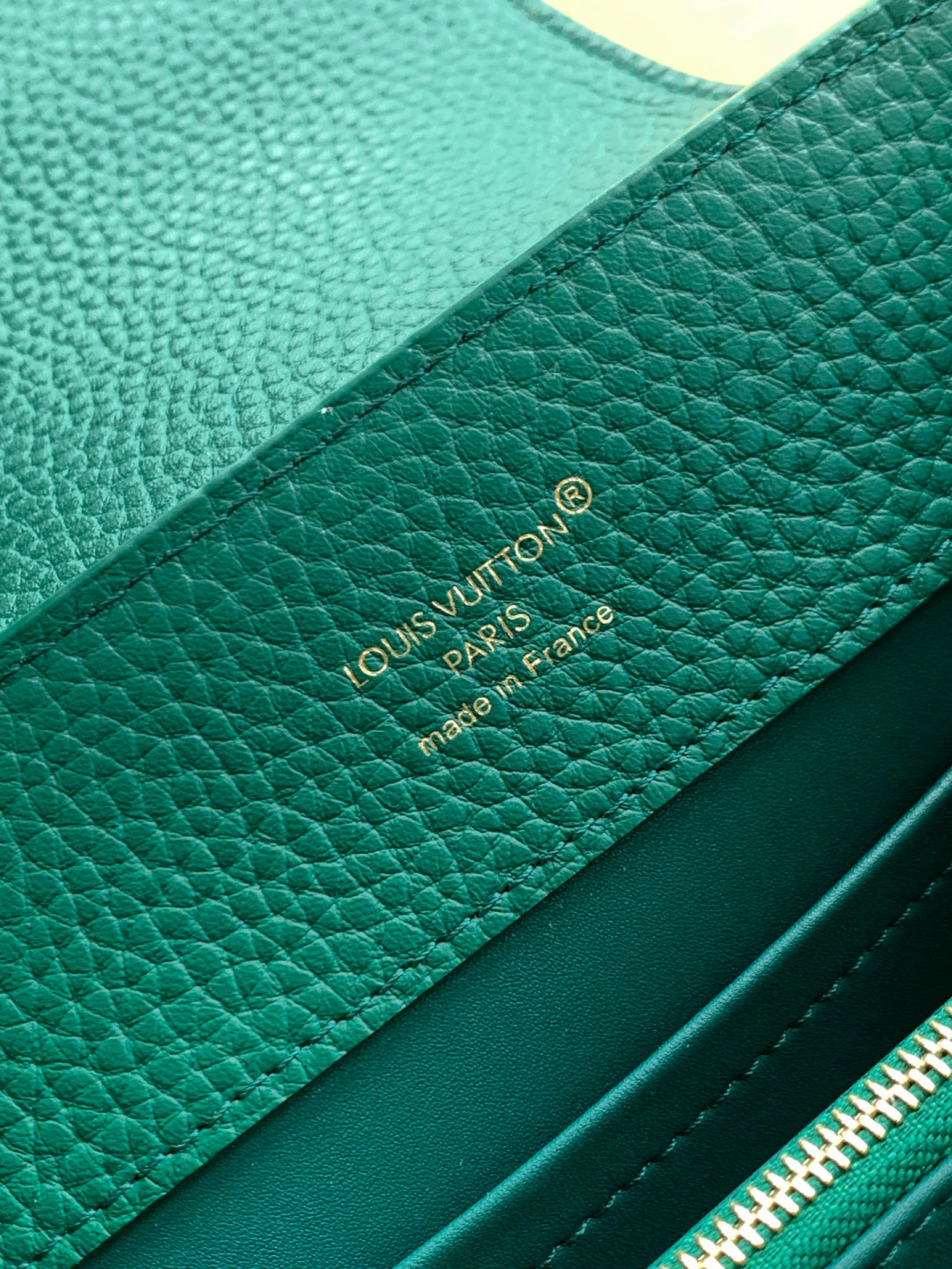 Louis Vuitton 全钢 M25404 深绿金 本款Capucines BB手袋取材 Taurillon 进口牛皮革