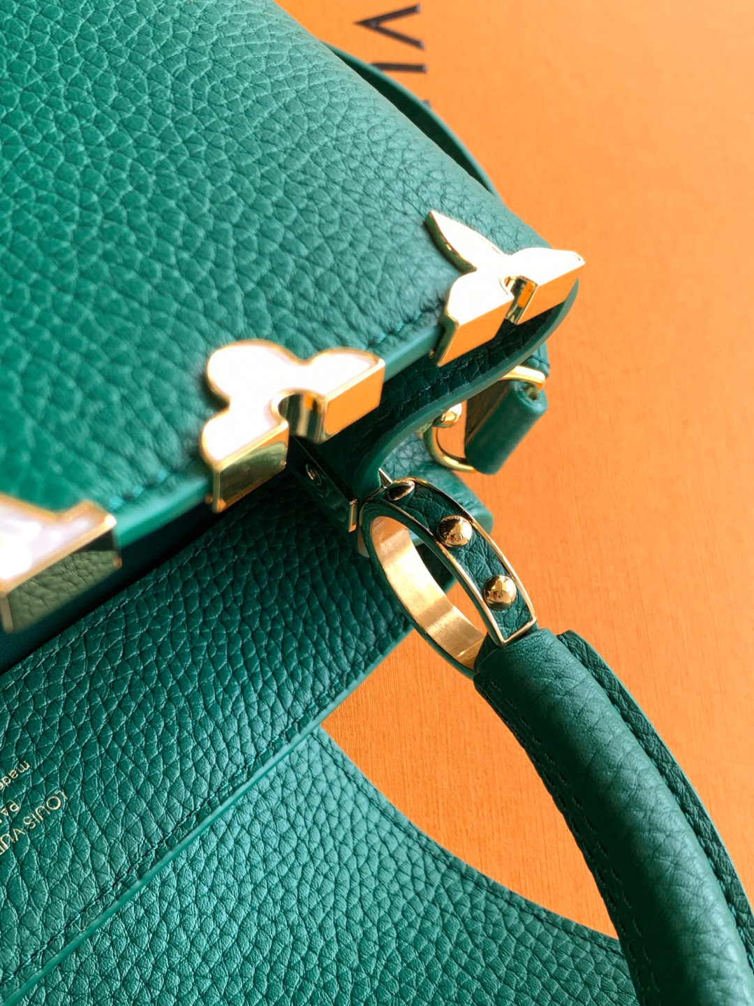 Louis Vuitton 全钢 M25404 深绿金 本款Capucines BB手袋取材 Taurillon 进口牛皮革