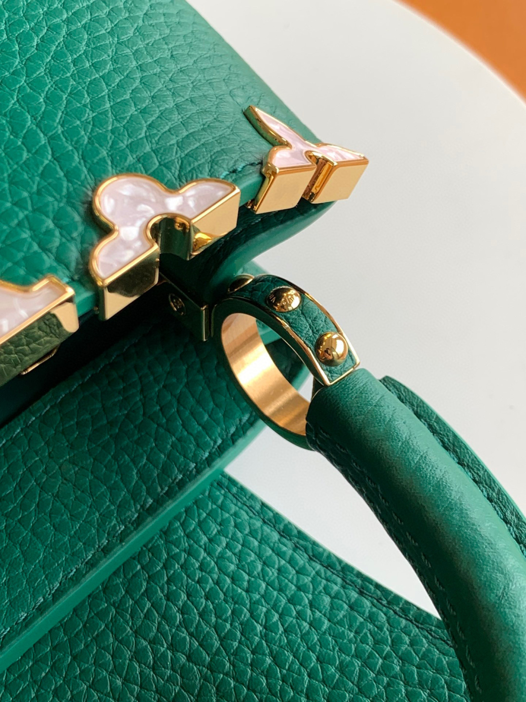 Louis Vuitton 全钢 M11341深绿金 本款Capucines迷你手袋出自Flower Crown系列