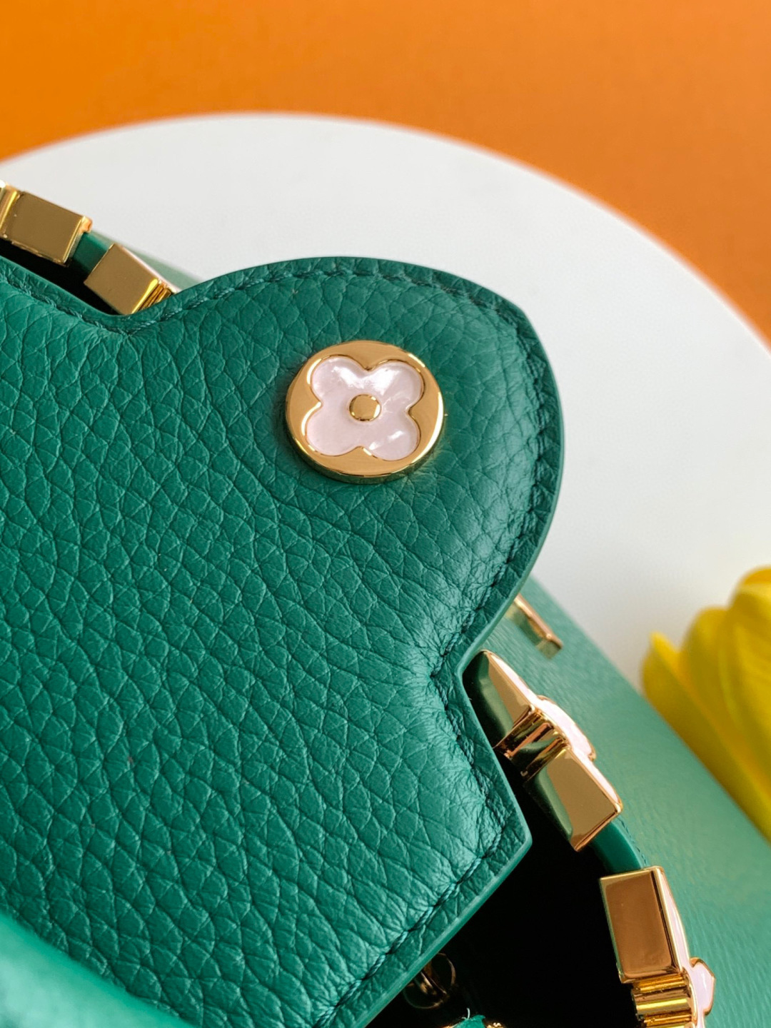Louis Vuitton 全钢 M11341深绿金 本款Capucines迷你手袋出自Flower Crown系列