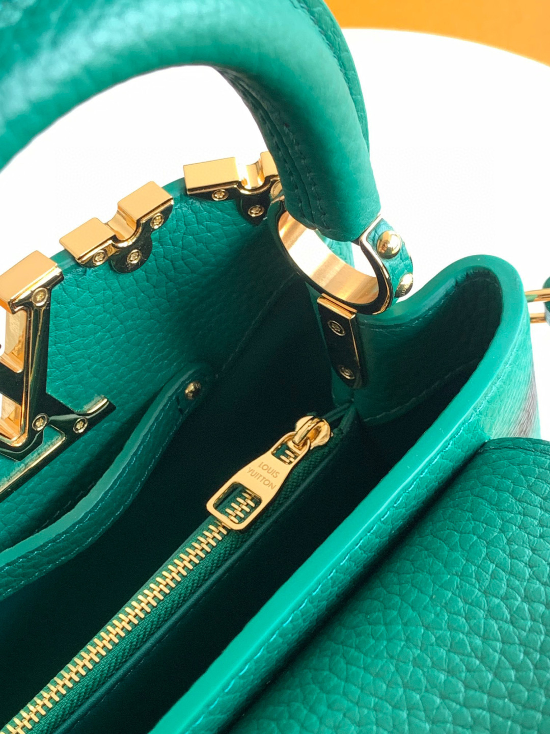Louis Vuitton 全钢 M11341深绿金 本款Capucines迷你手袋出自Flower Crown系列