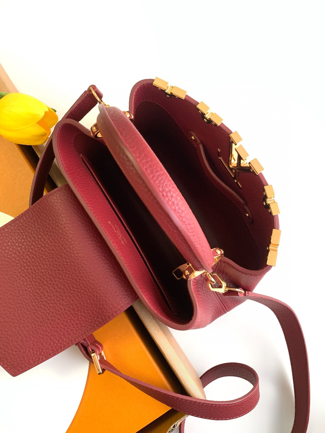 Louis Vuitton 全钢 M25404 枣红金 本款Capucines BB手袋取材 Taurillon 牛皮革