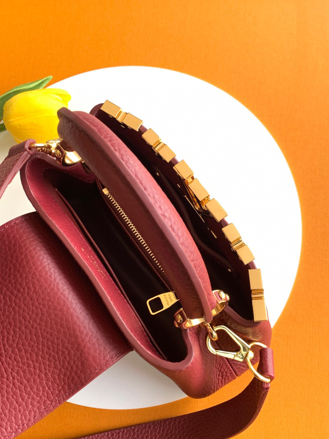 Louis Vuitton 全钢 M11341枣红金本款Capucines迷你手袋出自Flower Crown系列