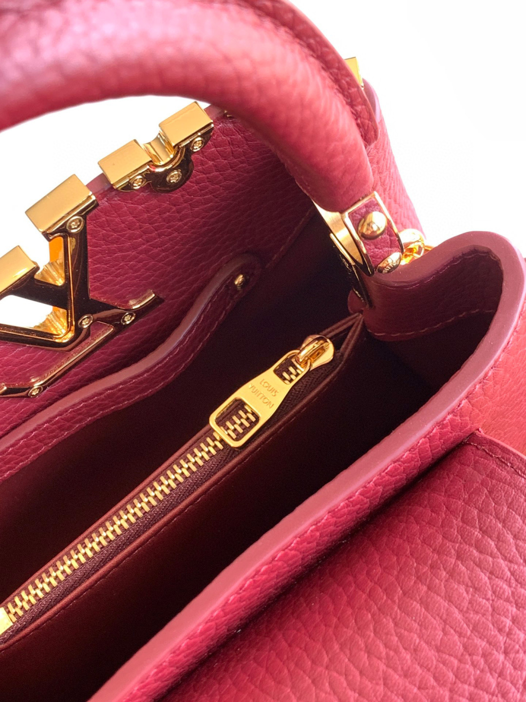 Louis Vuitton 全钢 M11341枣红金本款Capucines迷你手袋出自Flower Crown系列