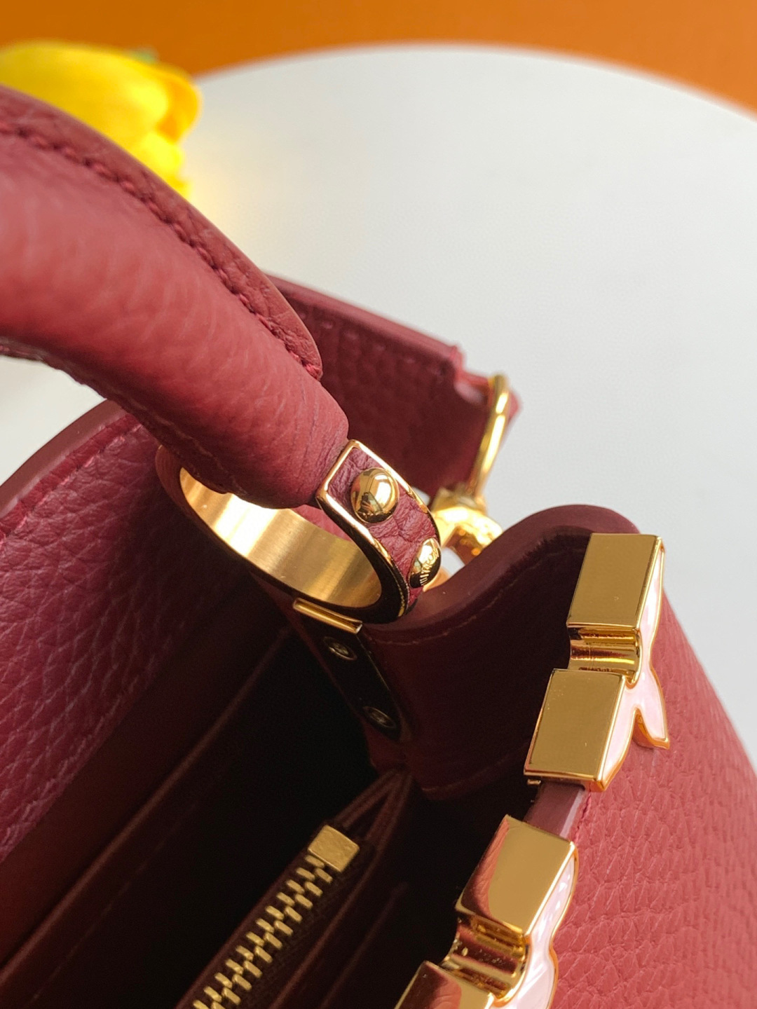 Louis Vuitton 全钢 M11341枣红金本款Capucines迷你手袋出自Flower Crown系列