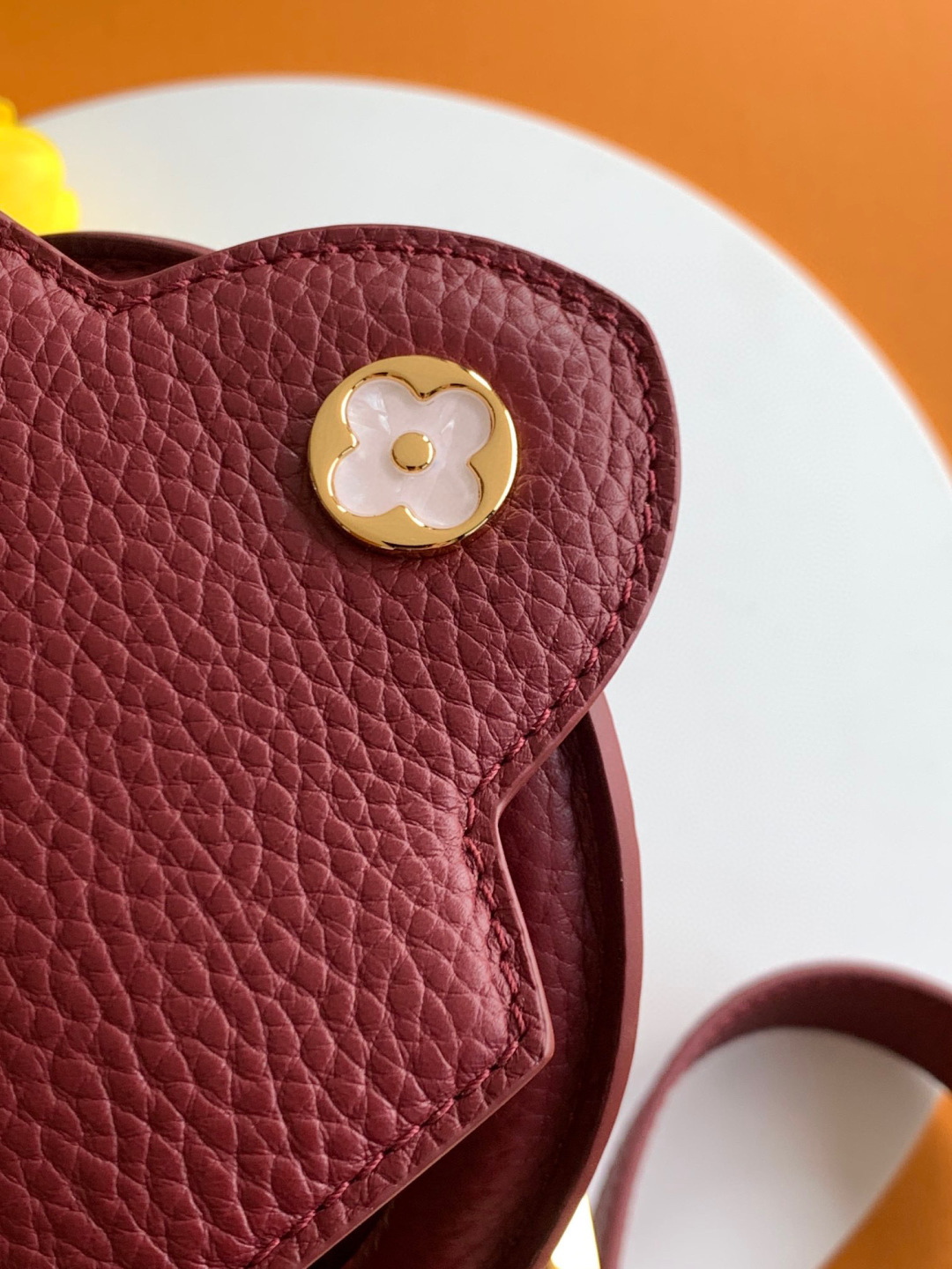 Louis Vuitton 全钢 M11341枣红金本款Capucines迷你手袋出自Flower Crown系列