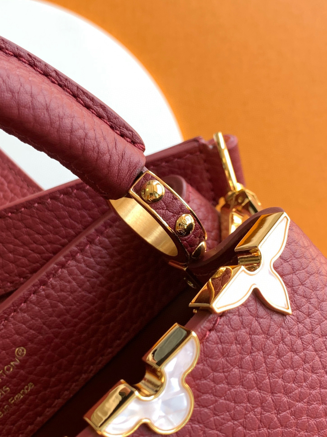 Louis Vuitton 全钢 M11341枣红金本款Capucines迷你手袋出自Flower Crown系列
