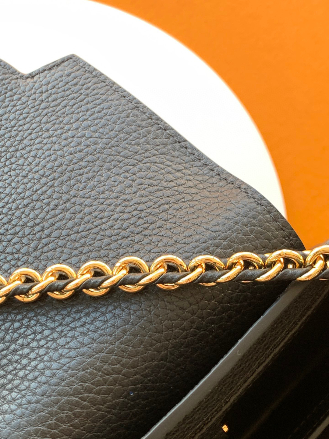 Louis Vuitton 全钢 M10168黑色金 本款Capucines Nano手袋出自Capucines Flower Crown系列
