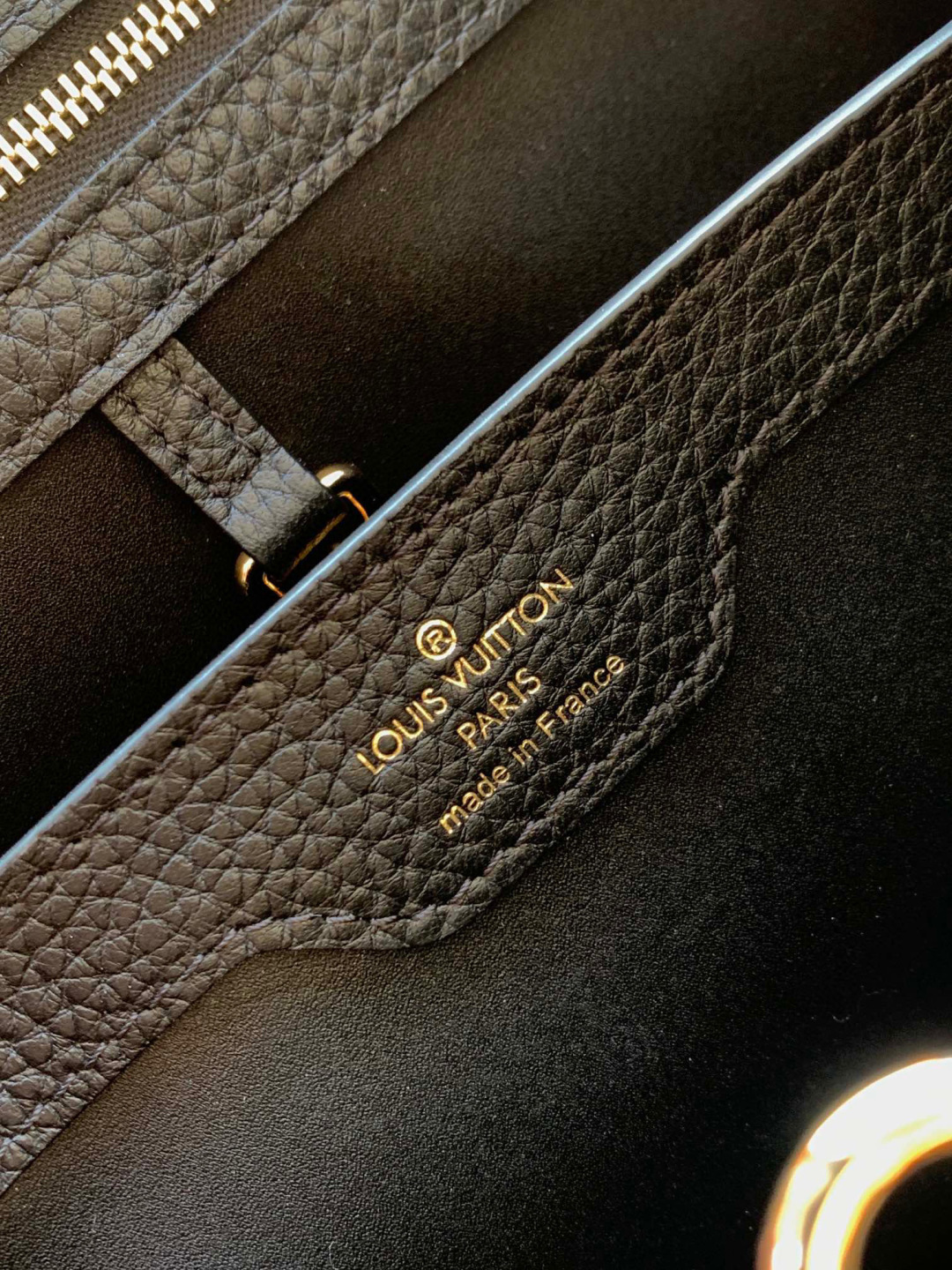 Louis Vuitton 全钢 M10168黑色金 本款Capucines Nano手袋出自Capucines Flower Crown系列