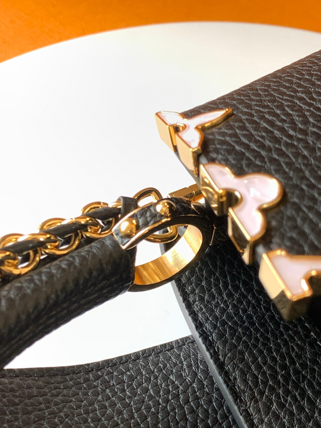 Louis Vuitton 全钢 M10167黑色本款Capucines Nano手袋出自Capucines Flower Crown系列