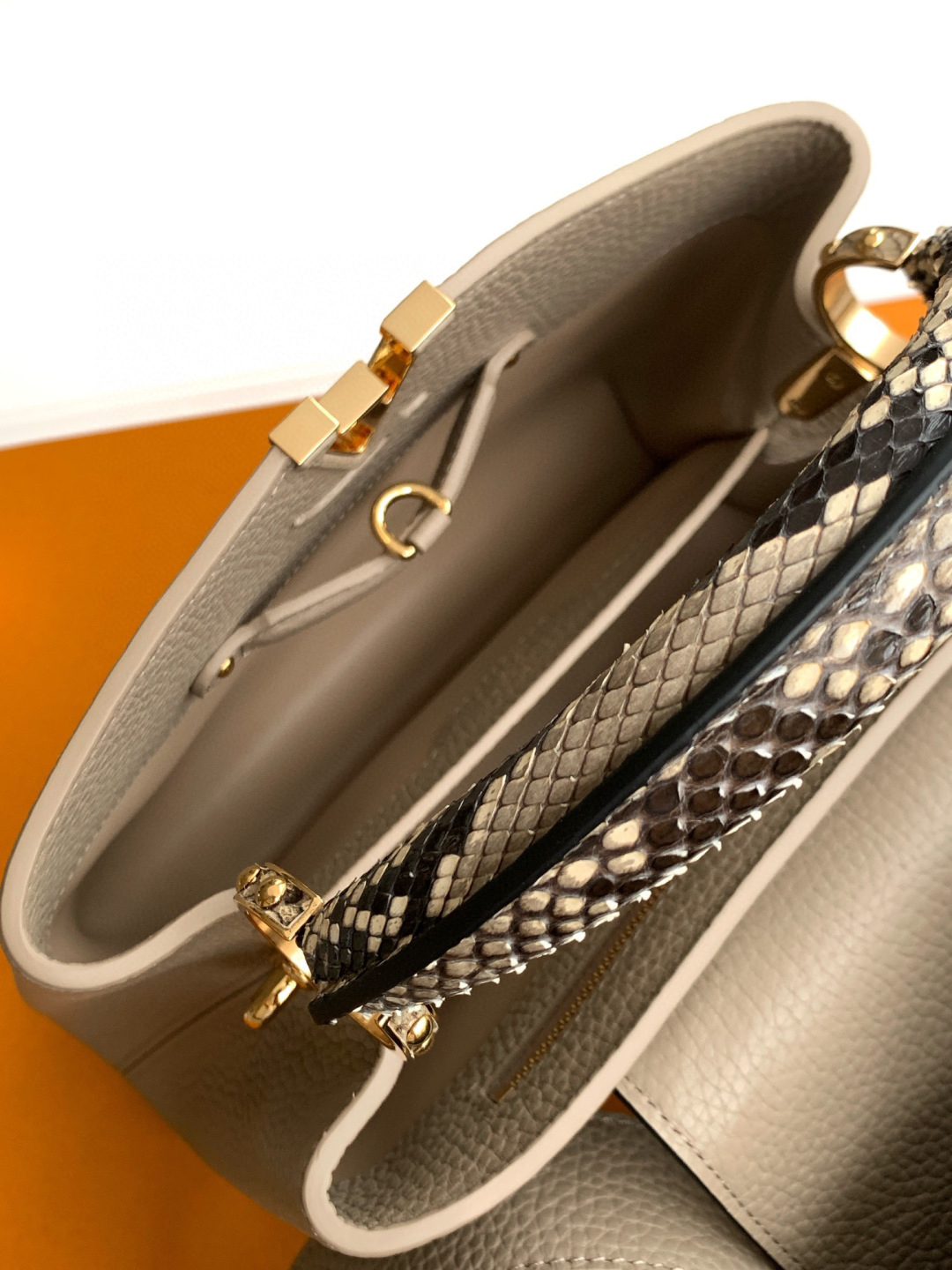 Fendi 全钢 N80071进口牛皮灰配蟒蛇金扣
