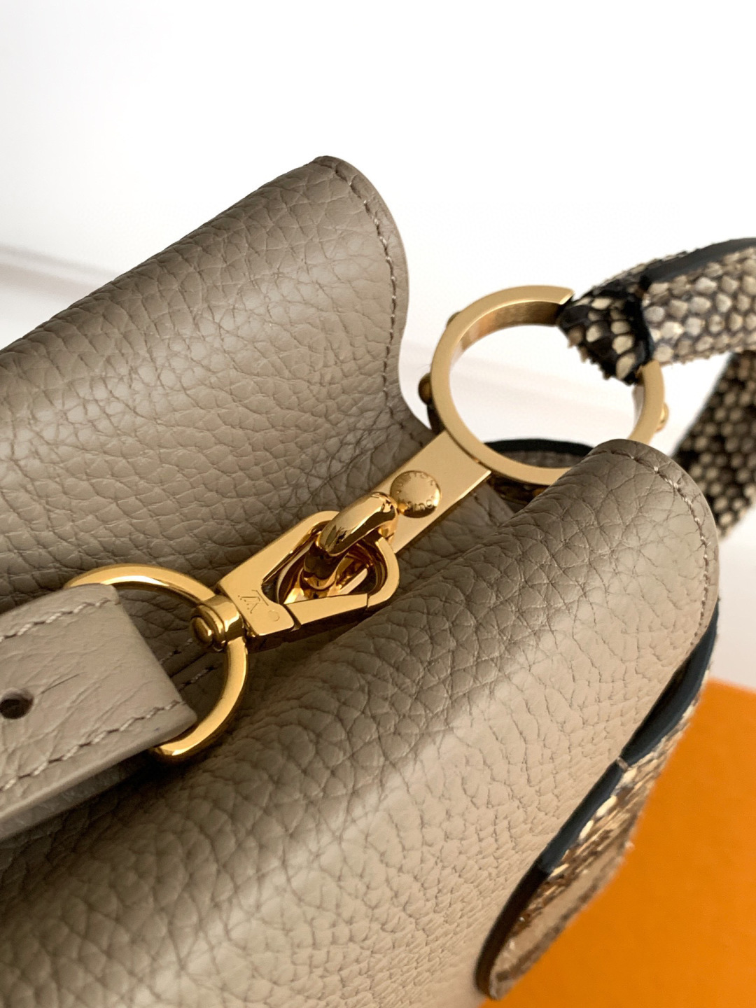 Fendi 全钢 N80071进口牛皮灰配蟒蛇金扣