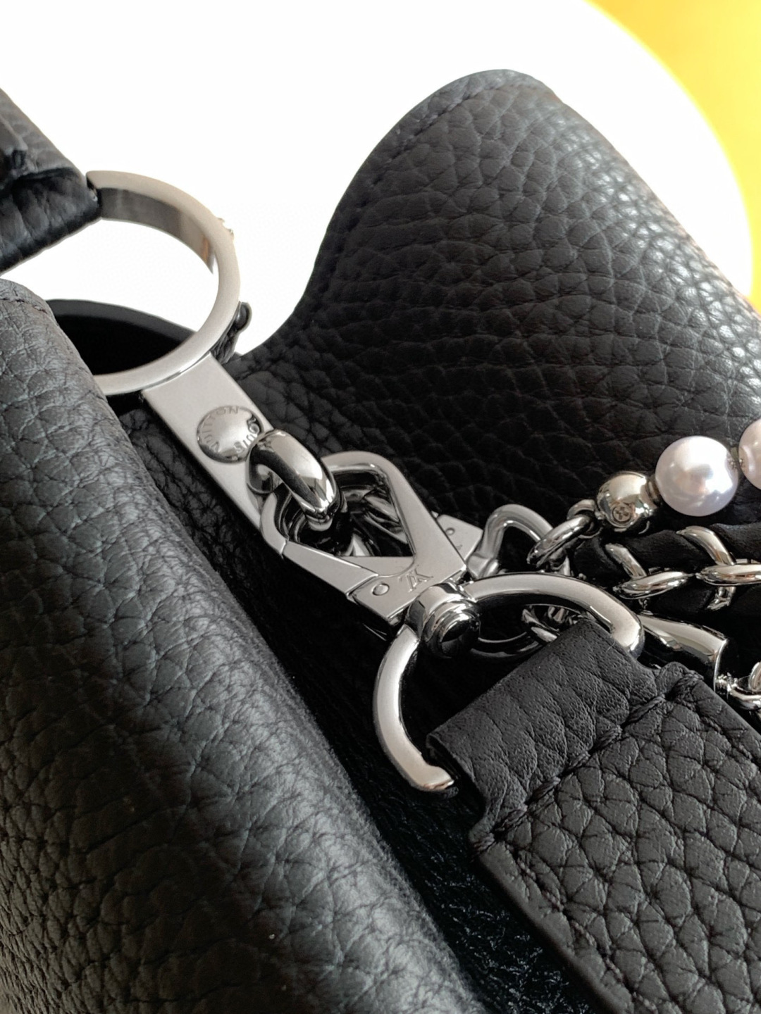 Louis Vuitton 全钢五金 MB163c01变码芯片 配全套包装 款号M11909 进口牛皮黑色银扣本款Capucines 迷你手袋携 Taurillon 牛皮革加入Trilogy系列