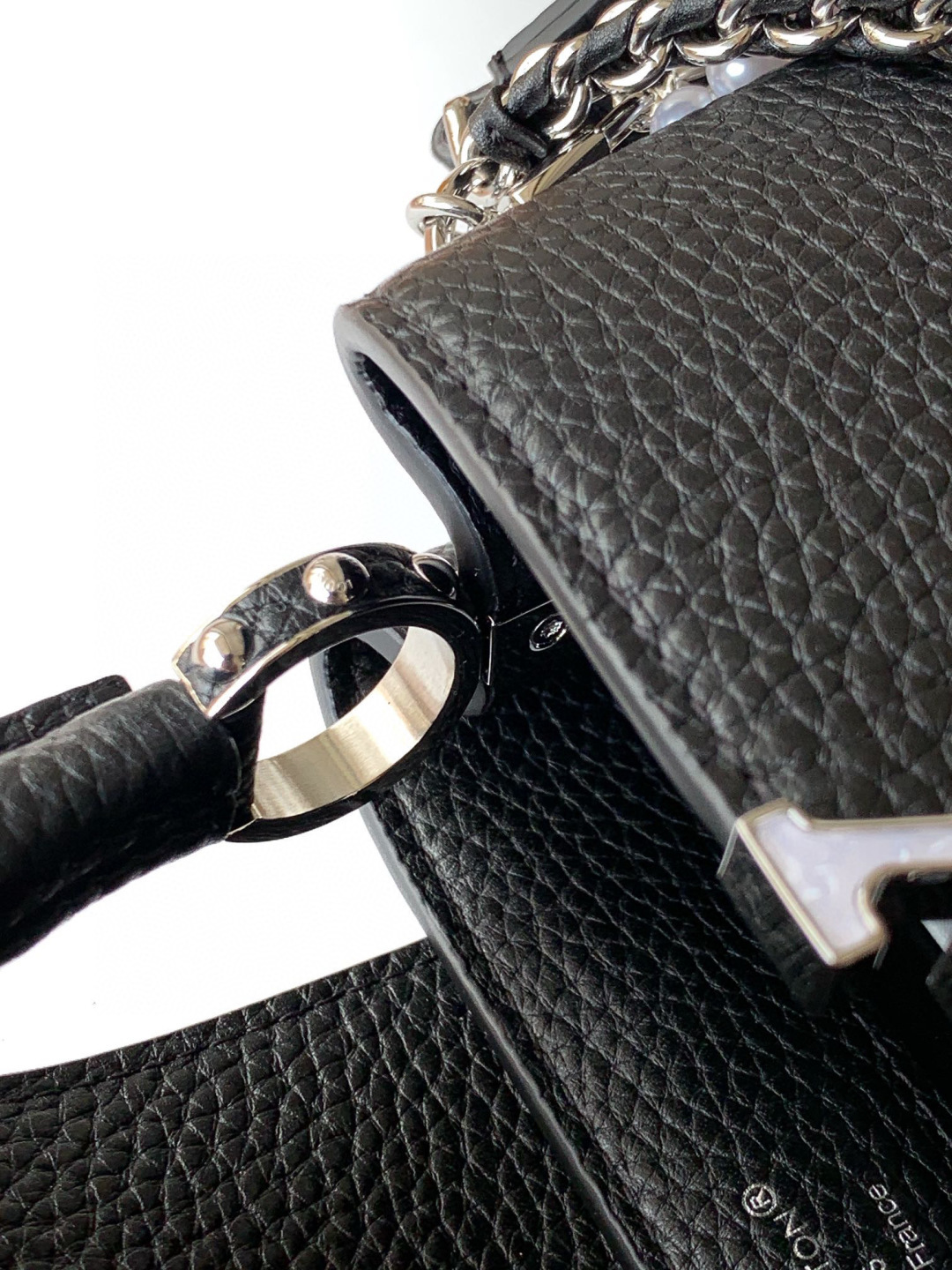 Louis Vuitton 全钢五金 MB163c01变码芯片 配全套包装 款号M11908 进口牛皮黑色银扣本款Capucines 迷你手袋携 Taurillon 牛皮革加入Trilogy系列