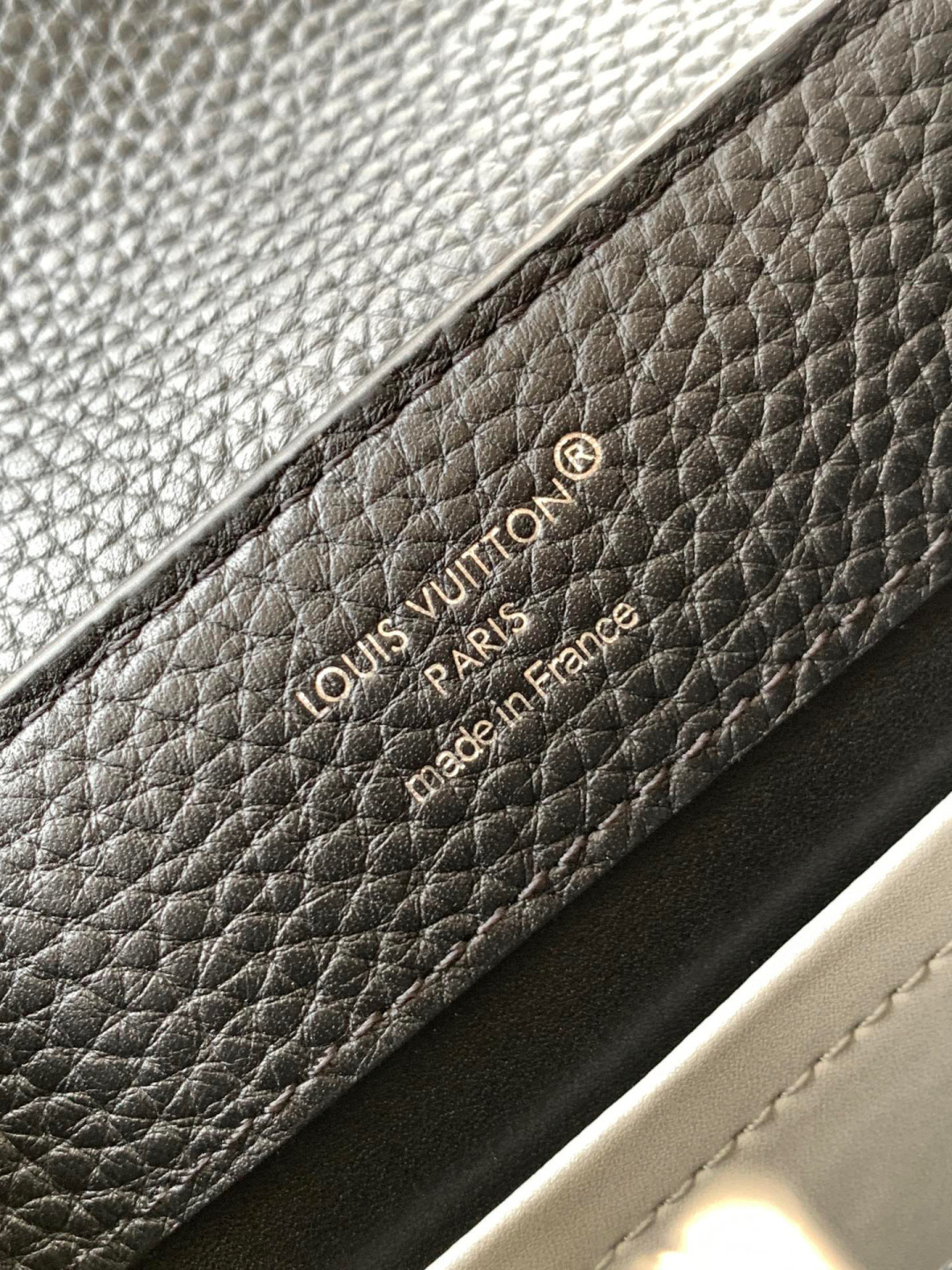 Louis Vuitton 全钢五金 MB163c01变码芯片 配全套包装 款号M11908 进口牛皮黑色银扣本款Capucines 迷你手袋携 Taurillon 牛皮革加入Trilogy系列