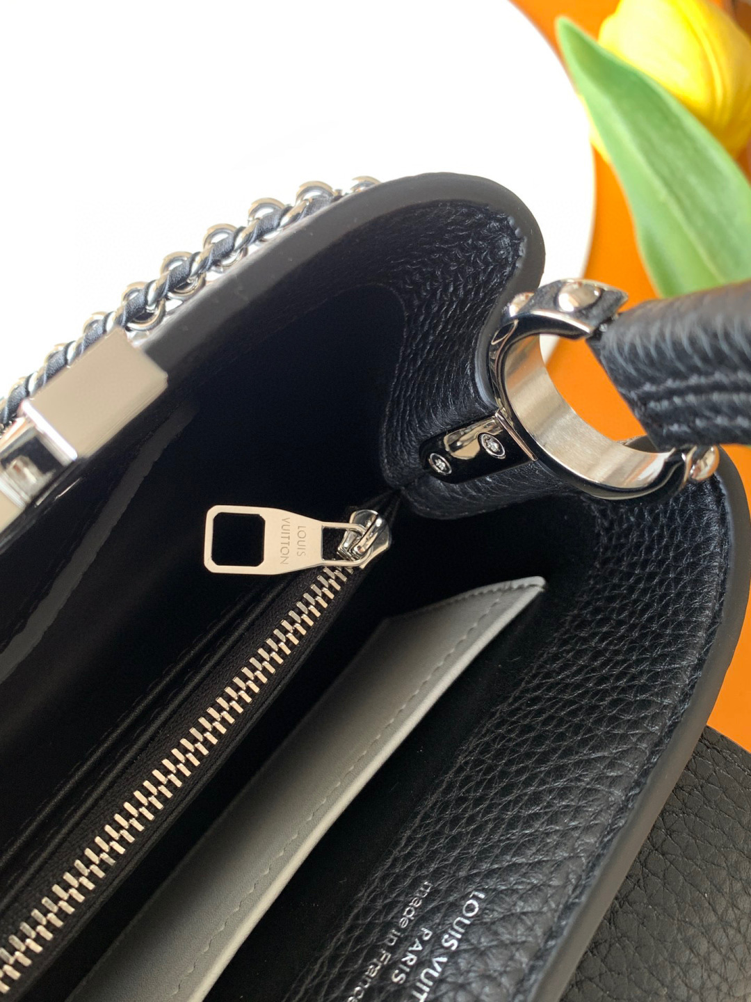 Louis Vuitton 全钢五金 MB163c01变码芯片 配全套包装 款号M11908 进口牛皮黑色银扣本款Capucines 迷你手袋携 Taurillon 牛皮革加入Trilogy系列