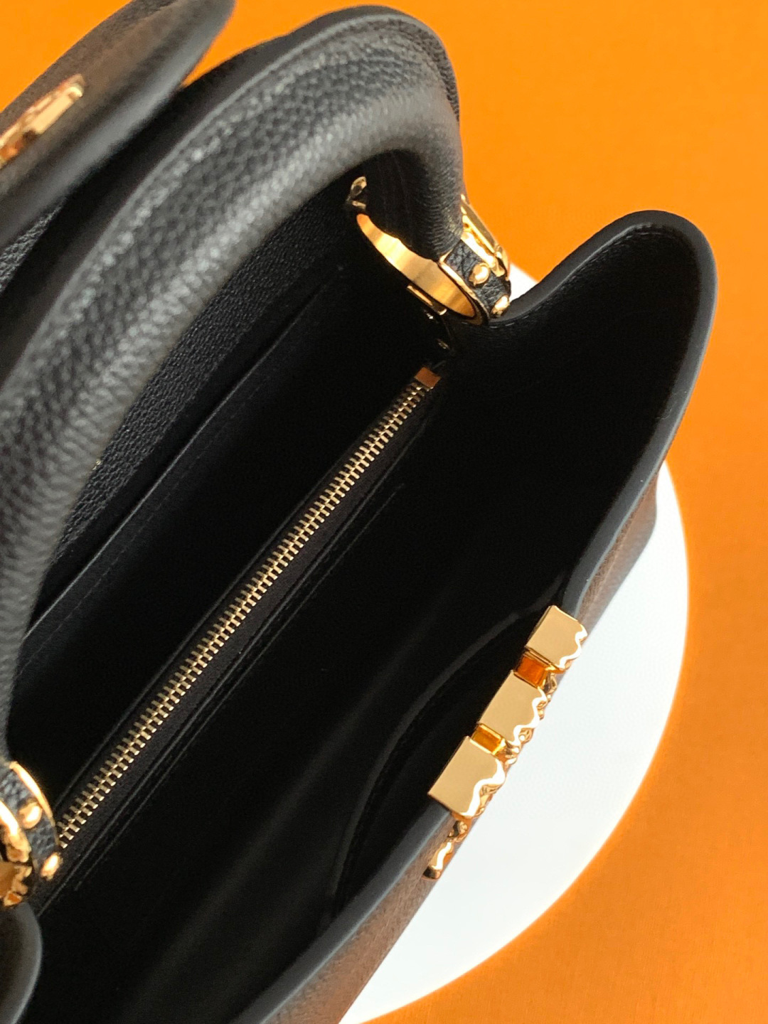 Louis Vuitton 全钢五金 变码芯片 配全套包装 M24672进口牛皮黑色金扣中号本款capucines east