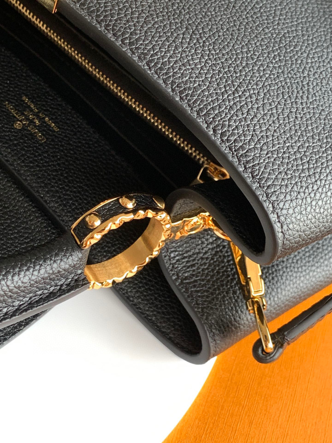 Louis Vuitton 全钢五金 变码芯片 配全套包装 M24672进口牛皮黑色金扣中号本款capucines east