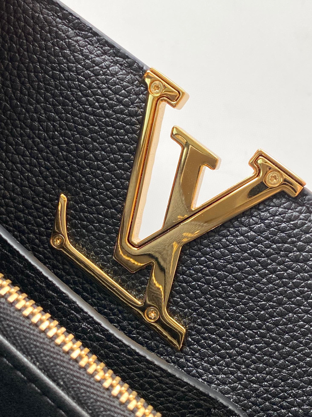 Louis Vuitton 全钢五金 变码芯片 配全套包装 CAPUCINES EAST WEST 迷你手袋 款号M24671黑色小号