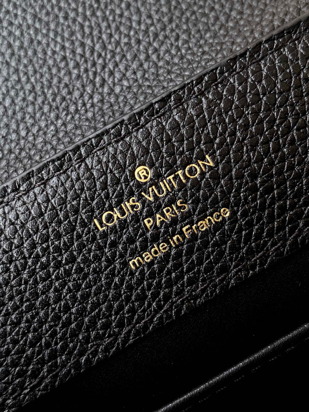 Louis Vuitton 全钢五金 变码芯片 配全套包装 CAPUCINES EAST WEST 迷你手袋 款号M24671黑色小号