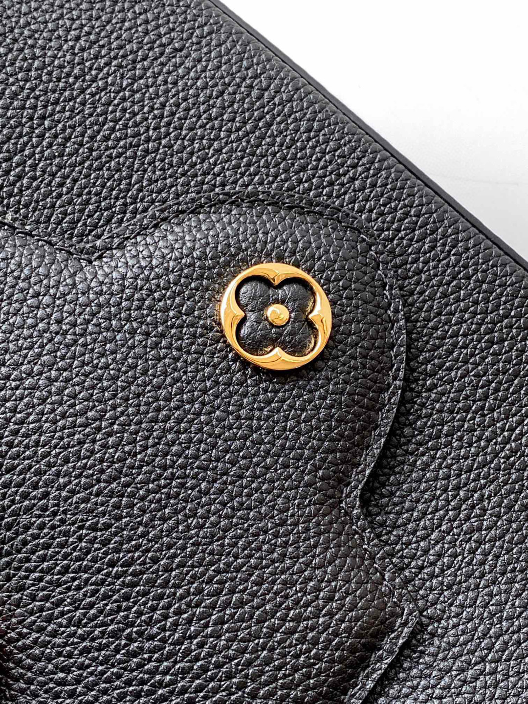 Louis Vuitton 全钢五金 变码芯片 配全套包装 CAPUCINES EAST WEST 迷你手袋 款号M24671黑色小号