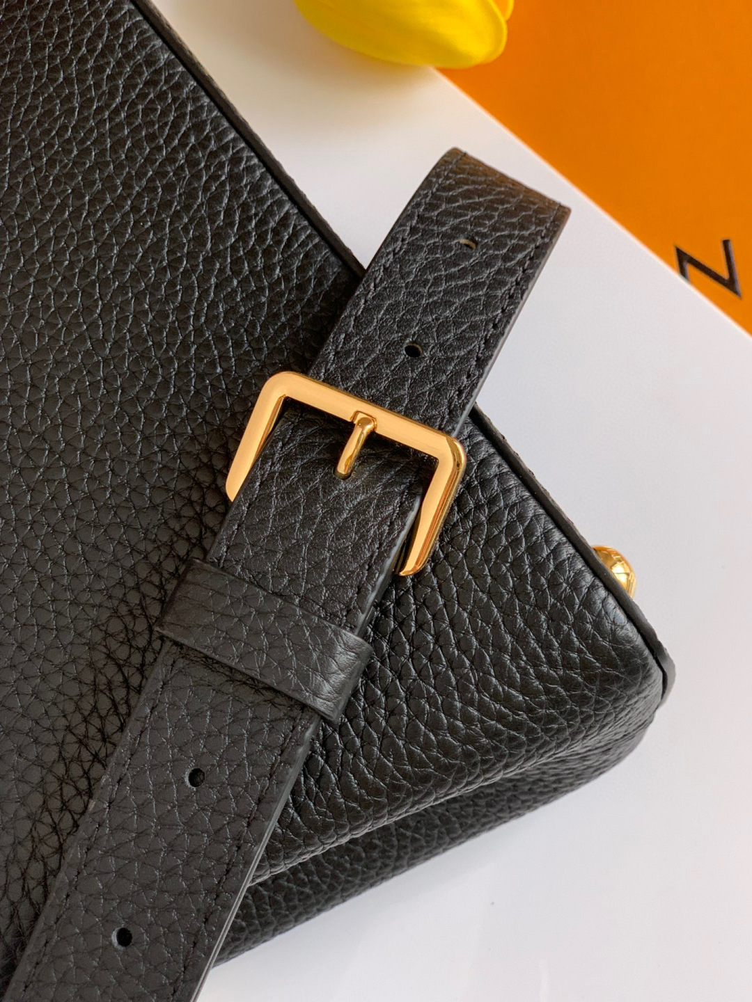 Louis Vuitton N85516 全钢 黑配亮光蟒蛇金动态163 2024 夏季款 Capucines 迷你手袋取材 Taurillon 进口牛皮革