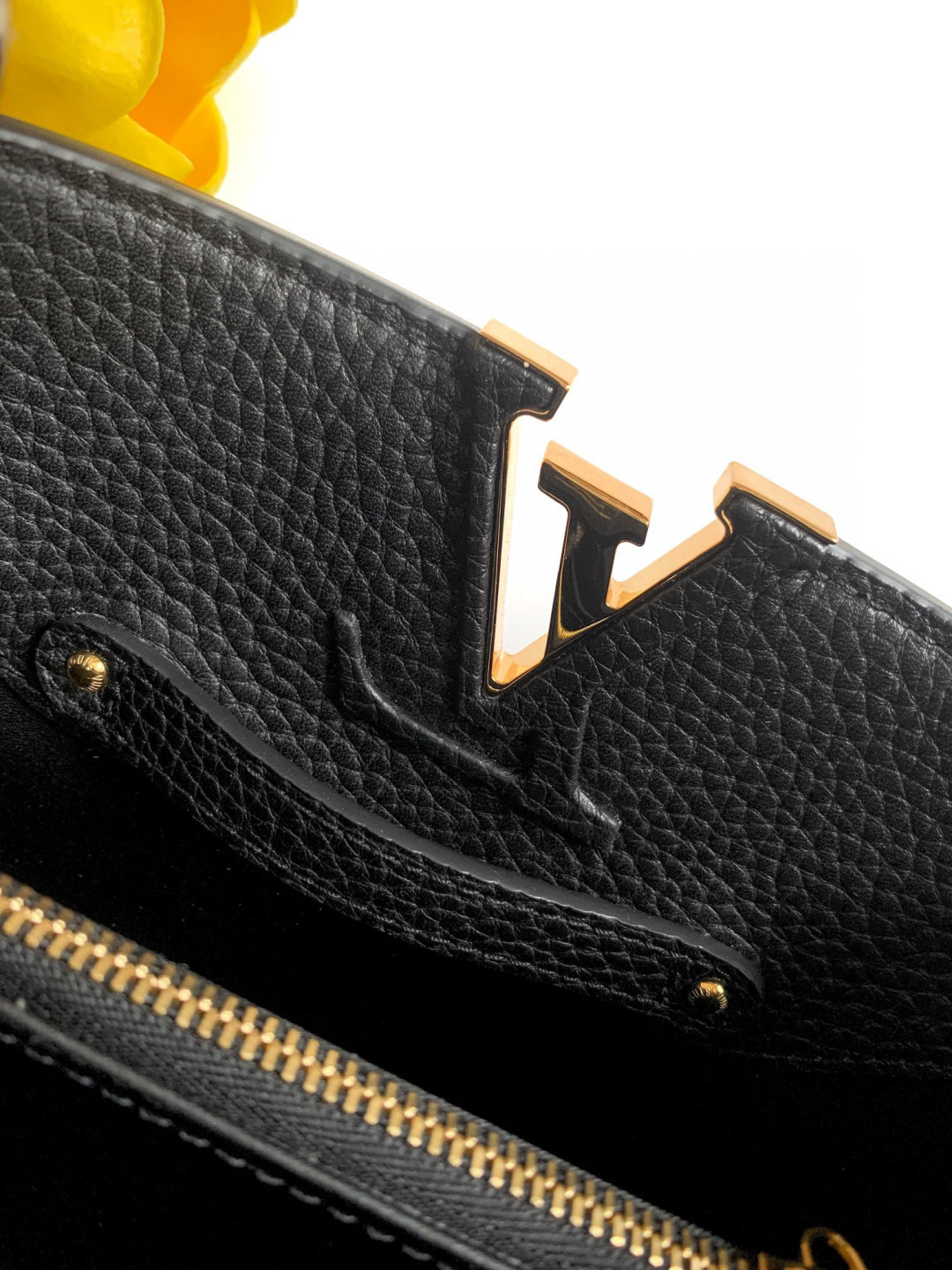 Louis Vuitton N85516 全钢 黑配亮光蟒蛇金动态163 2024 夏季款 Capucines 迷你手袋取材 Taurillon 进口牛皮革