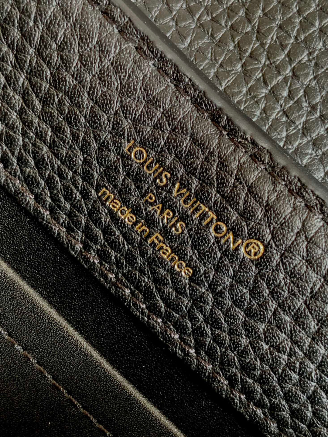 Louis Vuitton N85516 全钢 黑配亮光蟒蛇金动态163 2024 夏季款 Capucines 迷你手袋取材 Taurillon 进口牛皮革