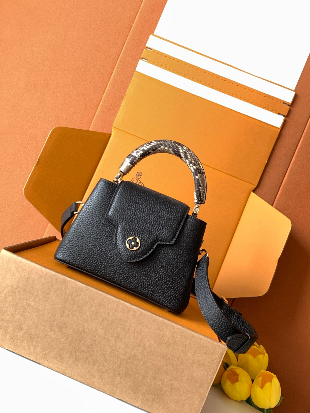 Louis Vuitton N85515 全钢 黑配亮光蟒蛇金动态163 2024 夏季款 Capucines 迷你手袋取材 Taurillon 进口牛皮革