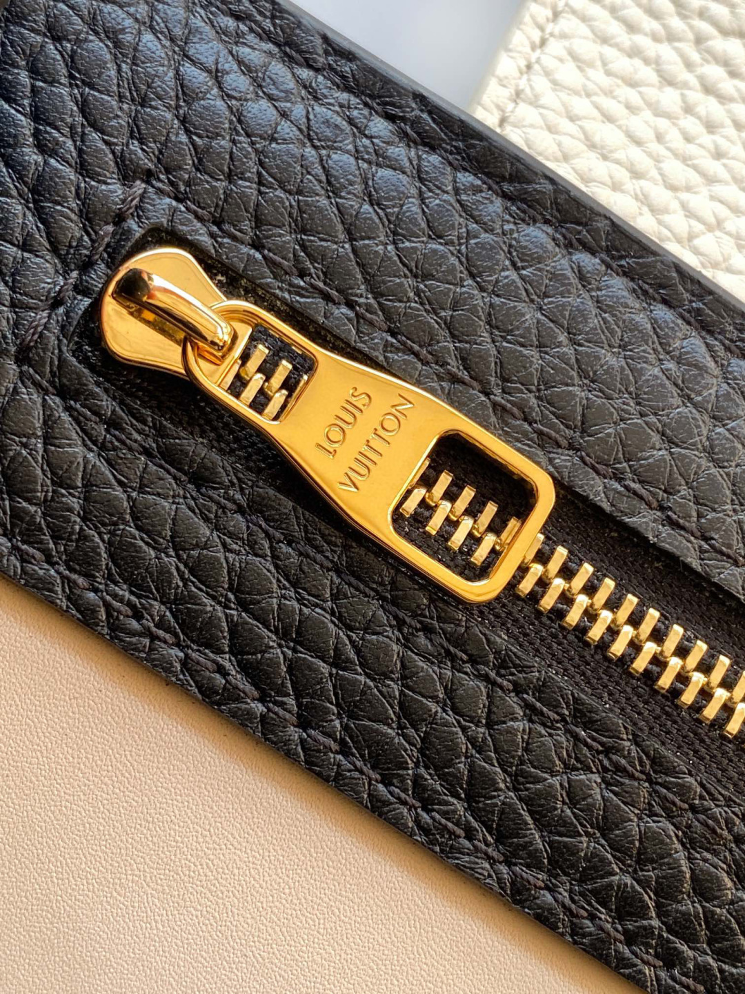 Louis Vuitton 全钢 M20844进口牛皮黑色配浅樱花粉色花卉三拼