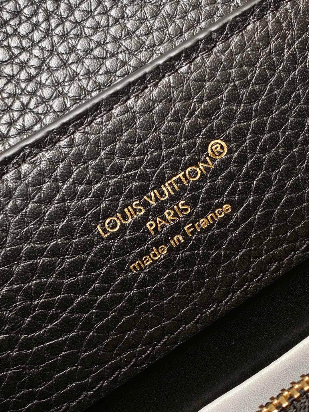 Louis Vuitton 全钢 M12345 黑色金 进口牛皮动态芯片 本款 Capucines BB 手袋出自 Trilogy 系列