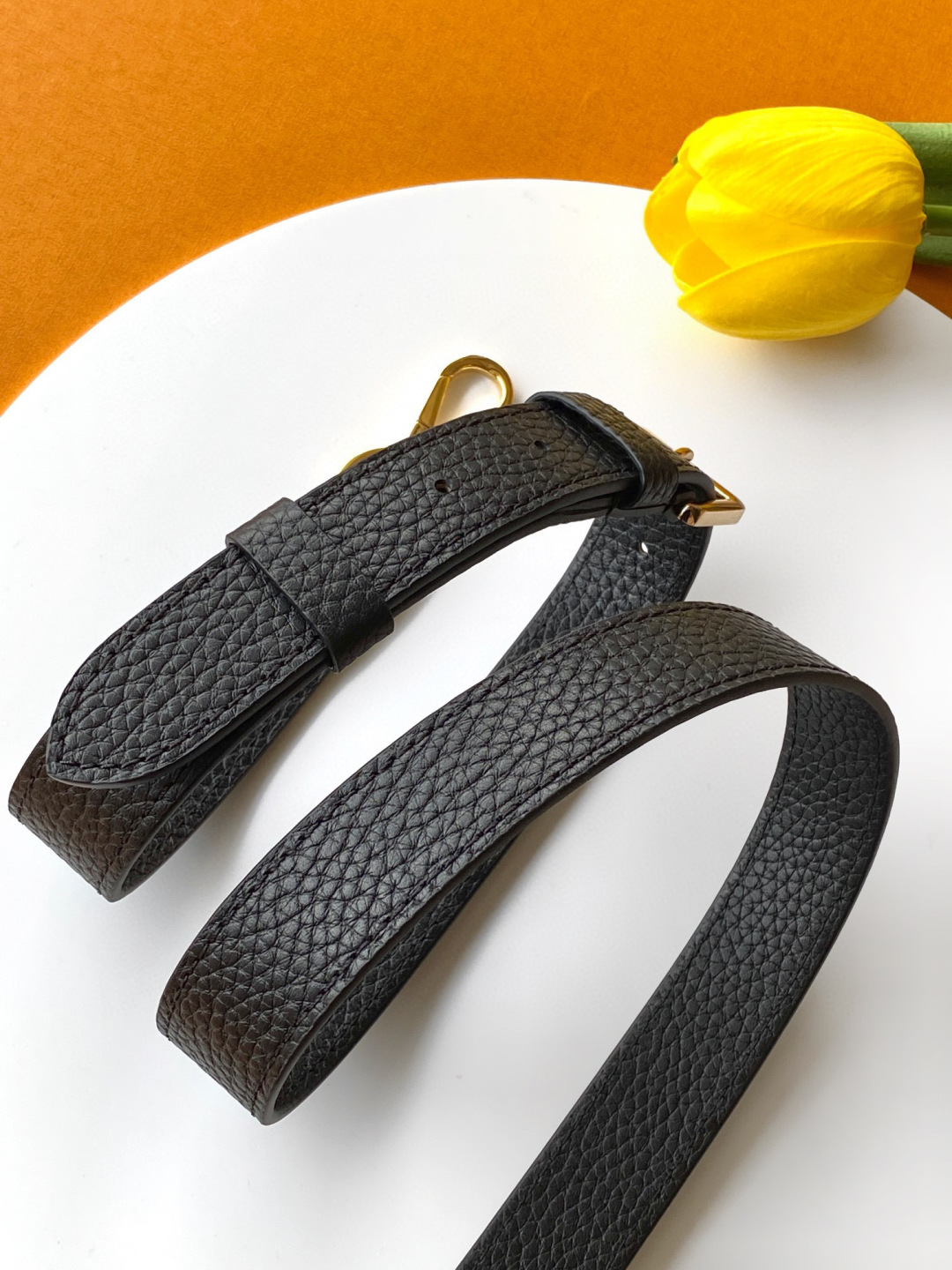 Louis Vuitton 全钢 M12345 黑色金 进口牛皮动态芯片 本款 Capucines BB 手袋出自 Trilogy 系列