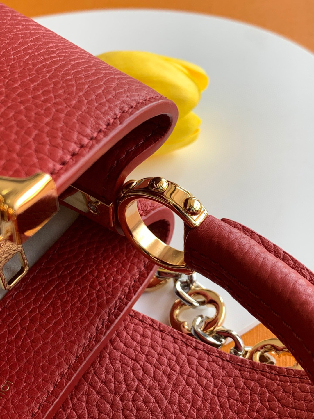 Louis Vuitton 全钢 M12938半红金 本款Capucines迷你手袋出自CapucinesChain On You系列