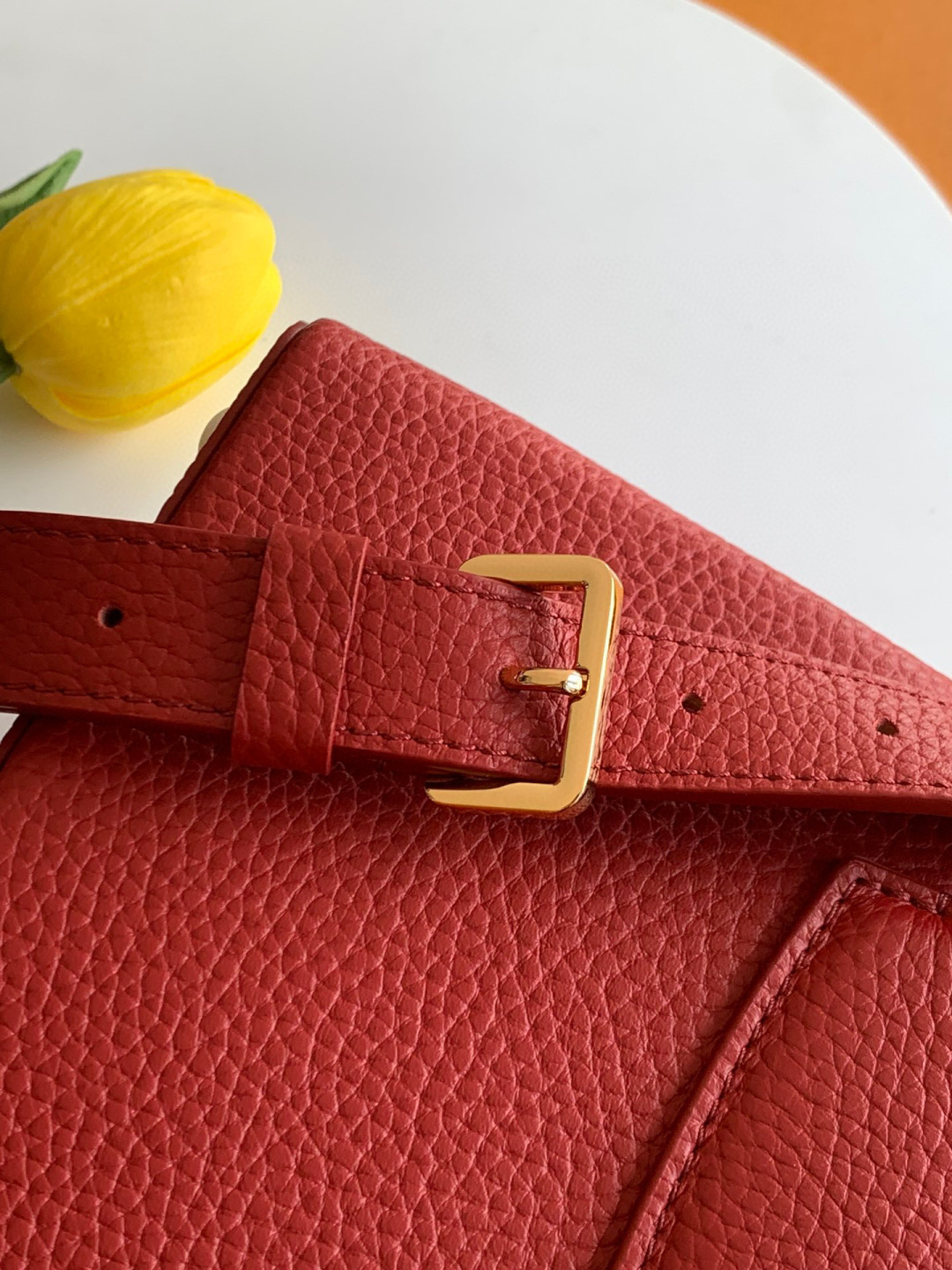 Louis Vuitton 全钢 M12938半红金 本款Capucines迷你手袋出自CapucinesChain On You系列