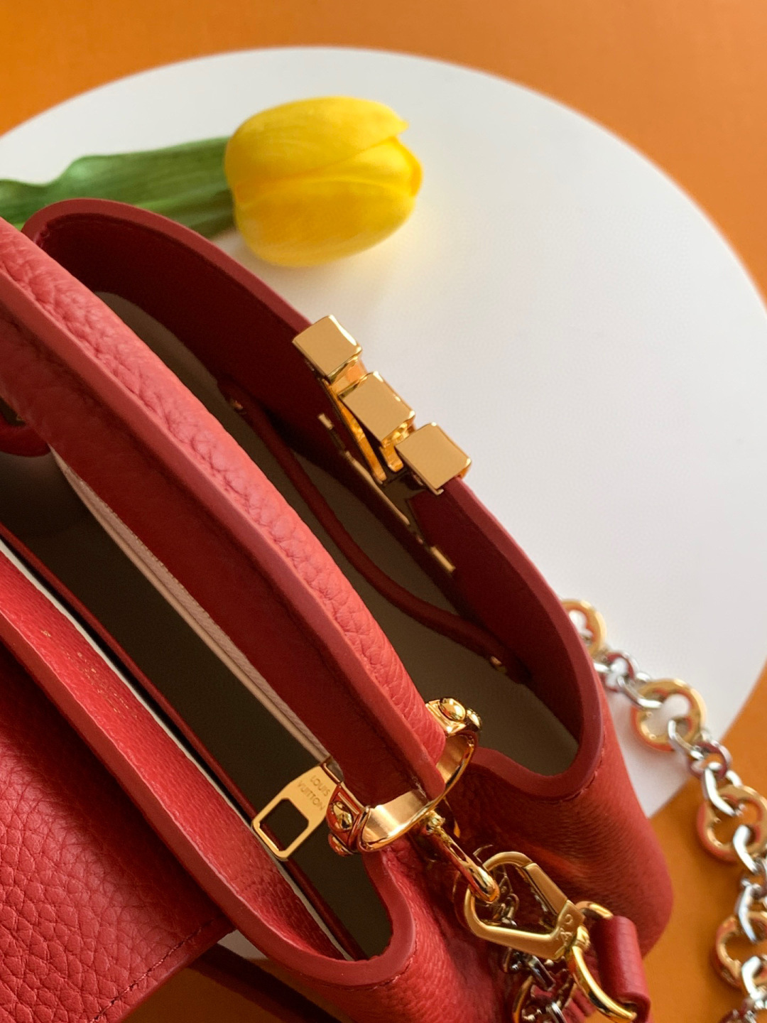 Louis Vuitton 全钢 M12938半红金 本款Capucines迷你手袋出自CapucinesChain On You系列