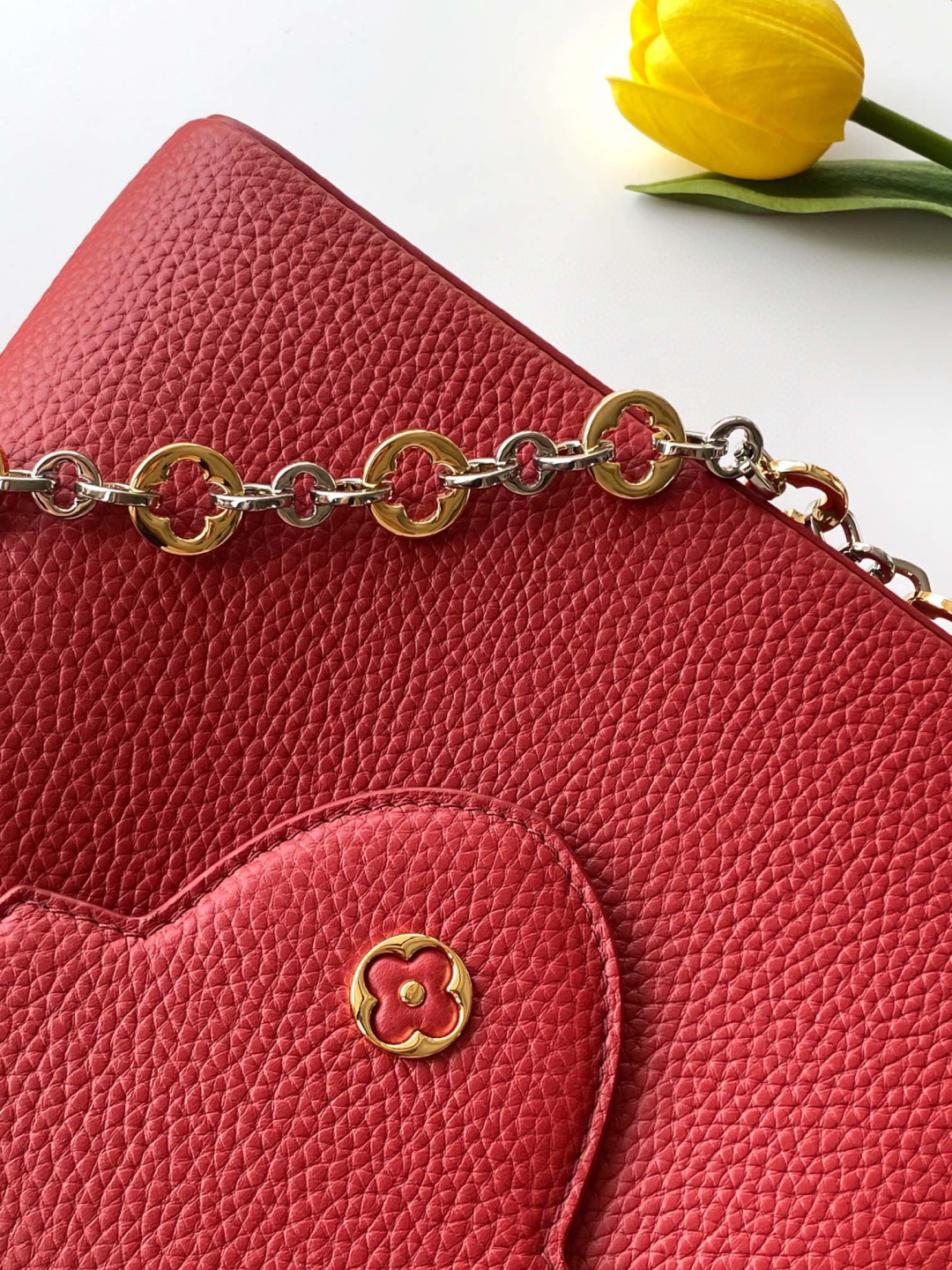 Louis Vuitton 全钢 M12936半红金 本款Capucines迷你手袋出自CapucinesChain On You系列