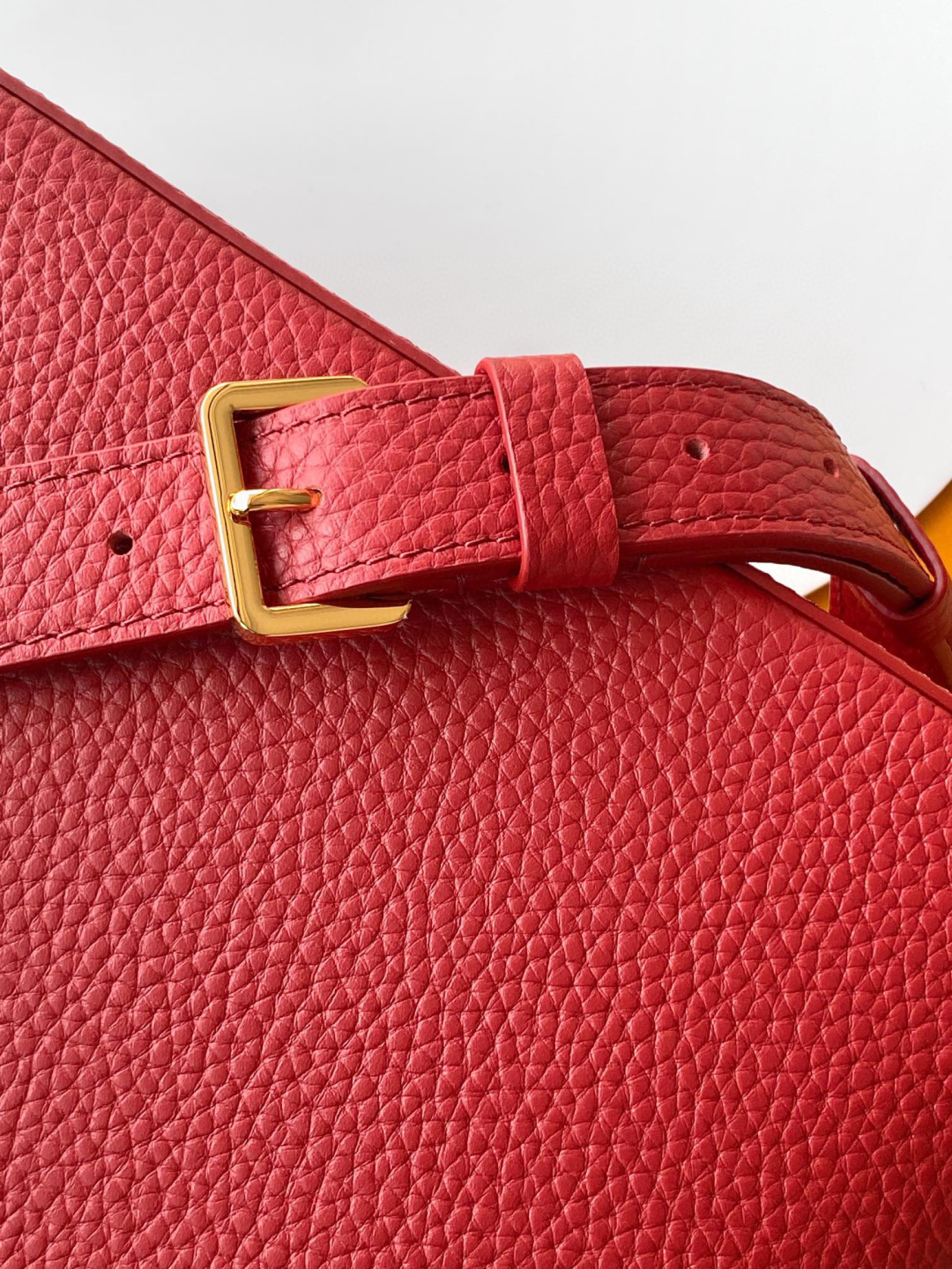 Louis Vuitton 全钢 M12936半红金 本款Capucines迷你手袋出自CapucinesChain On You系列