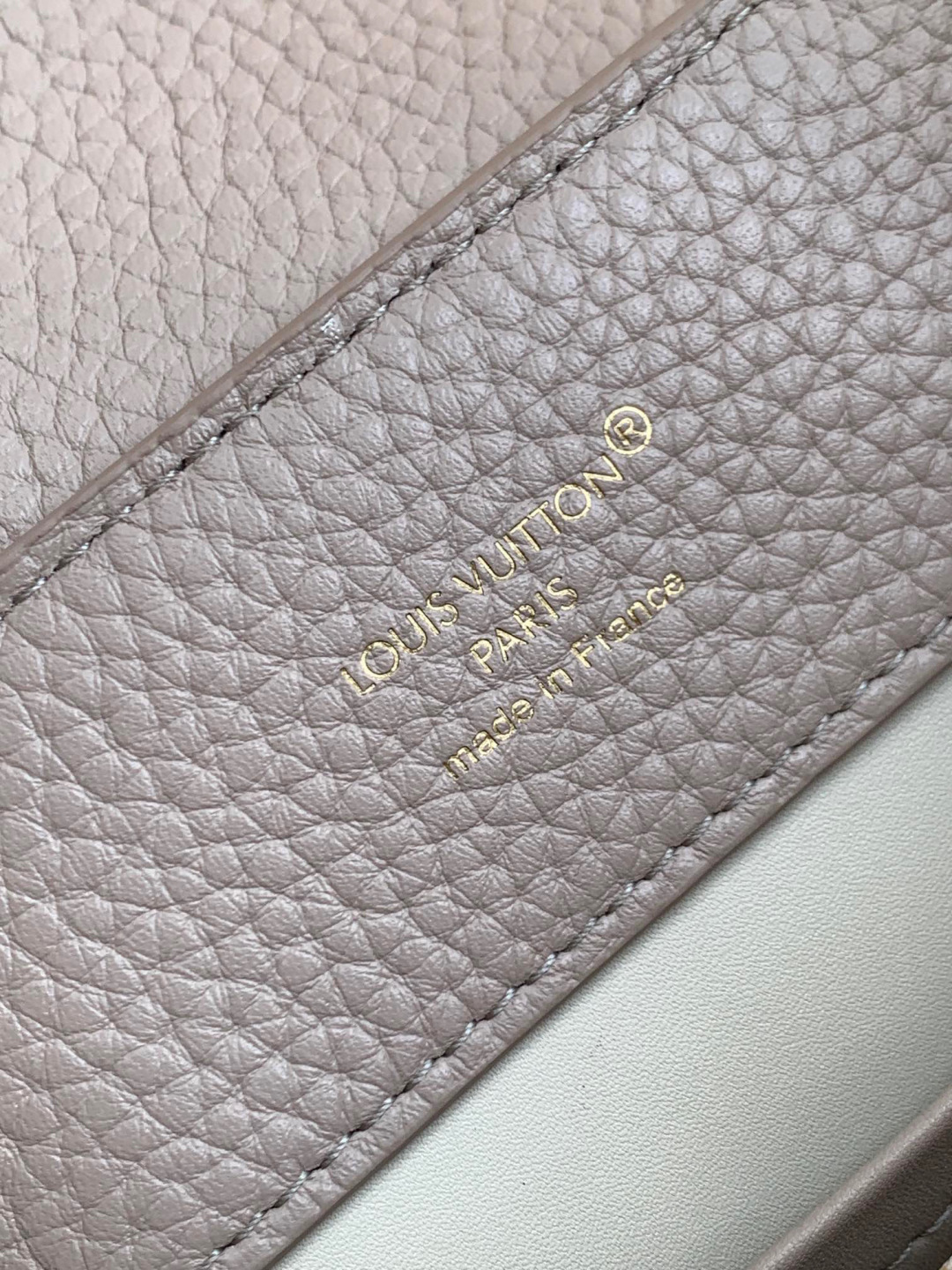 Louis Vuitton 全钢 M12936灰紫金 本款Capucines迷你手袋出自CapucinesChain On You系列