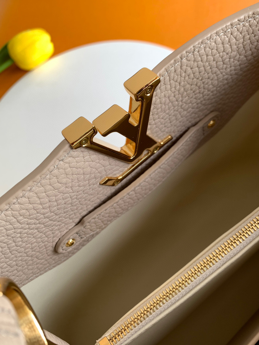 Louis Vuitton 全钢 M12936灰紫金 本款Capucines迷你手袋出自CapucinesChain On You系列