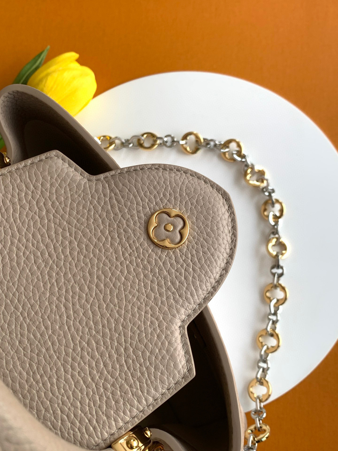 Louis Vuitton 全钢 M12936灰紫金 本款Capucines迷你手袋出自CapucinesChain On You系列