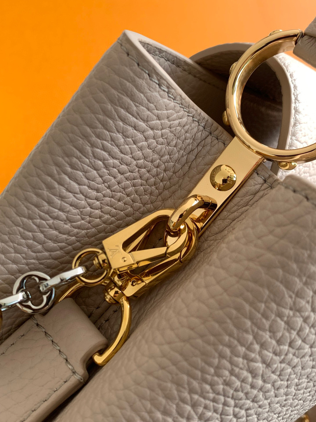 Louis Vuitton 全钢 M12936灰紫金 本款Capucines迷你手袋出自CapucinesChain On You系列