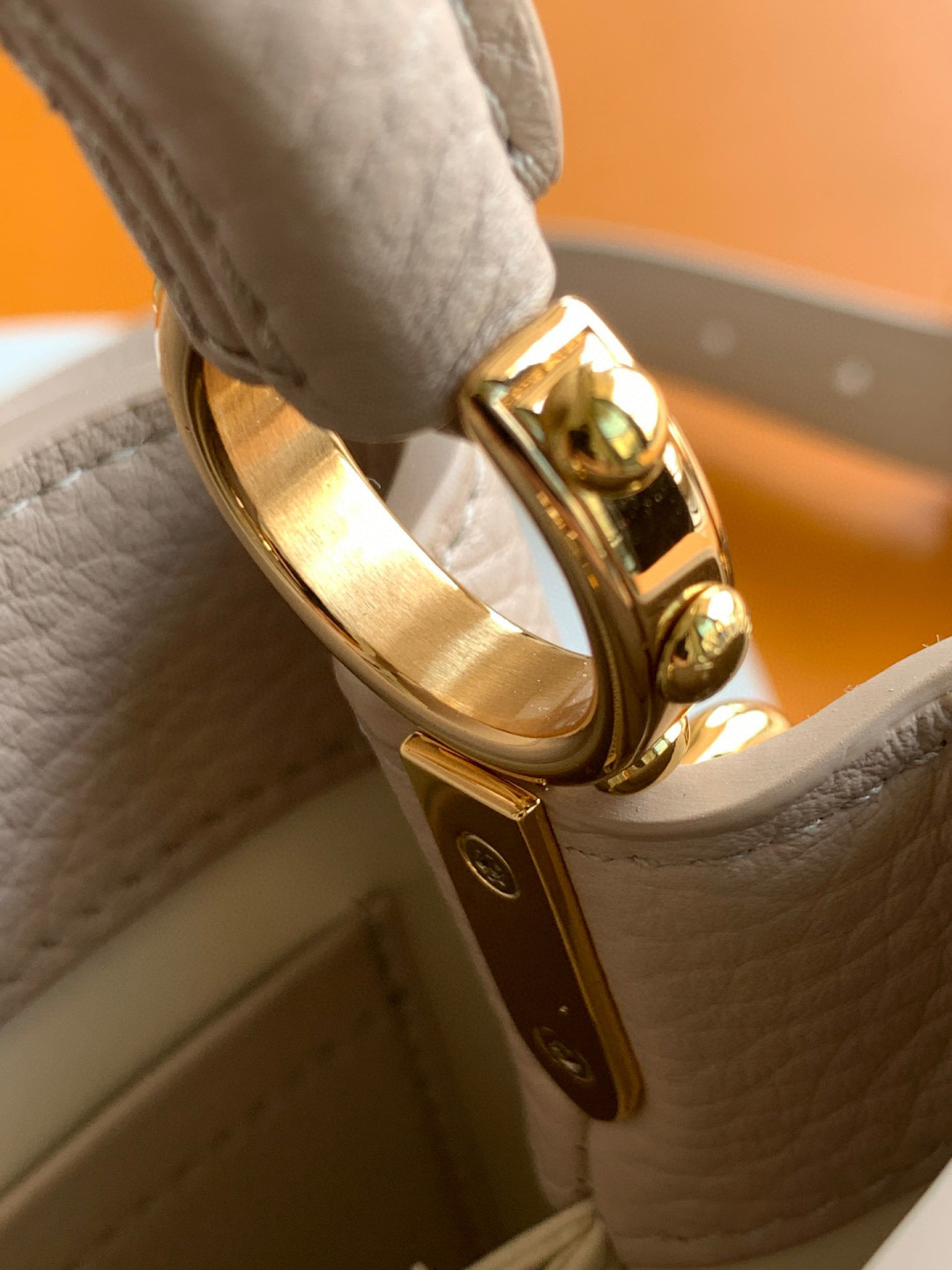 Louis Vuitton 全钢 M12938灰紫金 本款Capucines迷你手袋出自CapucinesChain On You系列