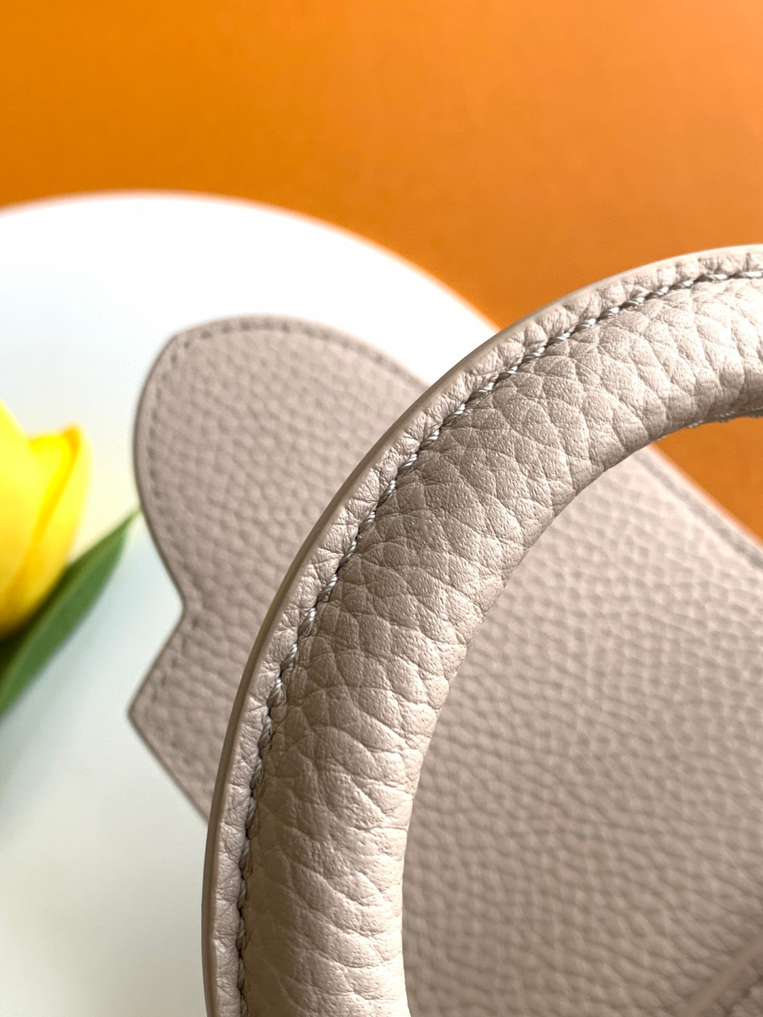 Louis Vuitton 全钢 M12938灰紫金 本款Capucines迷你手袋出自CapucinesChain On You系列