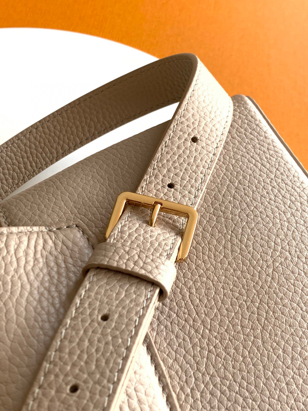 Louis Vuitton 全钢 M12938灰紫金 本款Capucines迷你手袋出自CapucinesChain On You系列